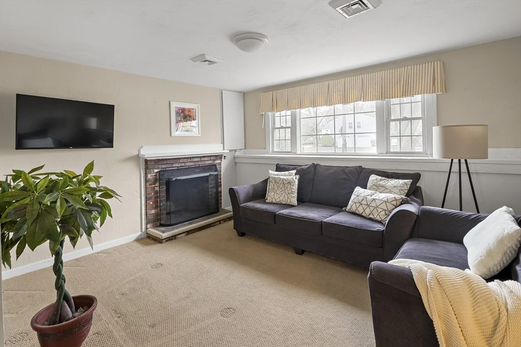 Photo of 40 Brewster Dr