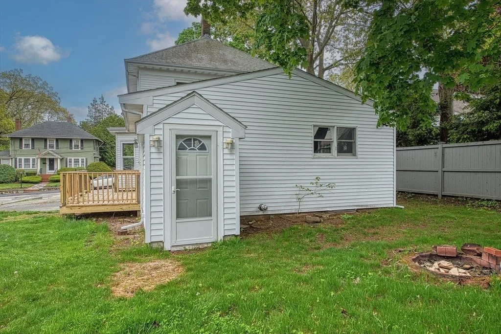 Photo of 17 Cushing Ave