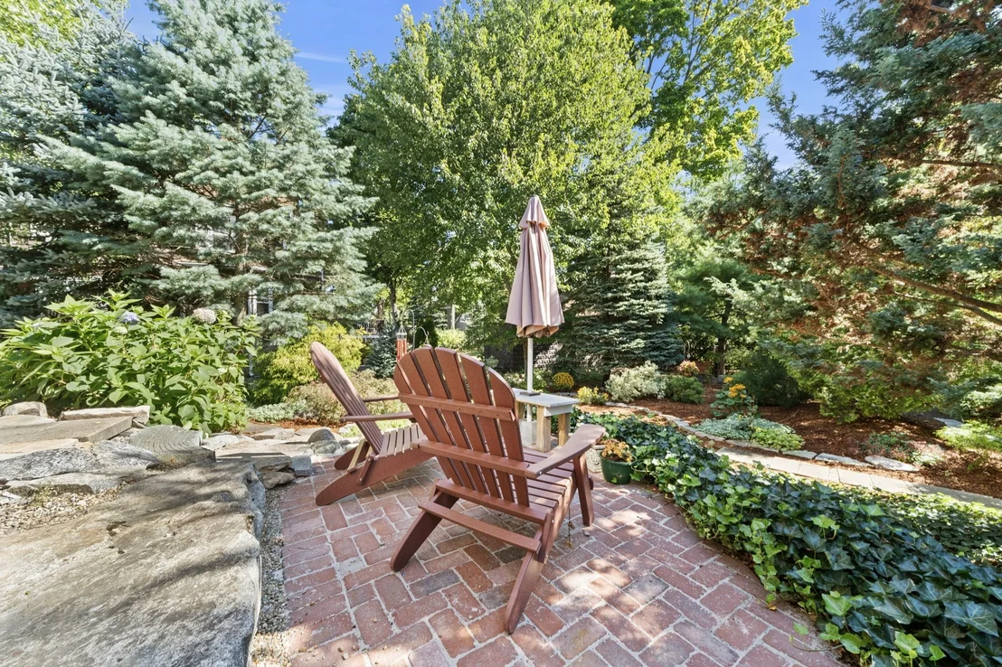 Photo of 49 Lynde Ave