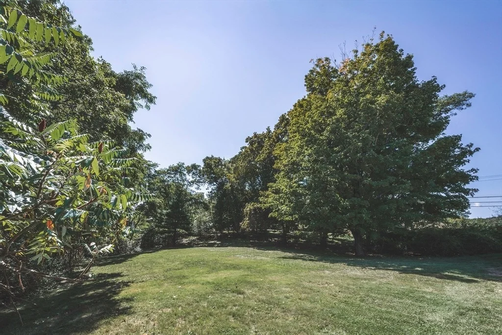 Photo of 23 Jeffreys Neck Rd