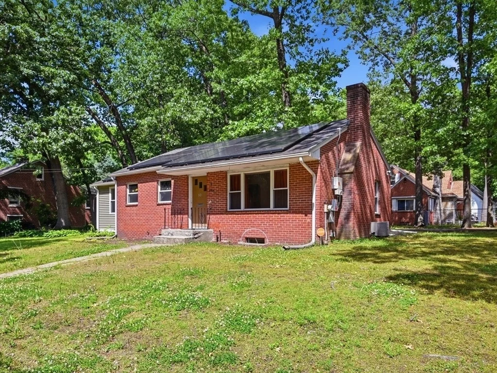 Photo of 881 Roosevelt Ave
