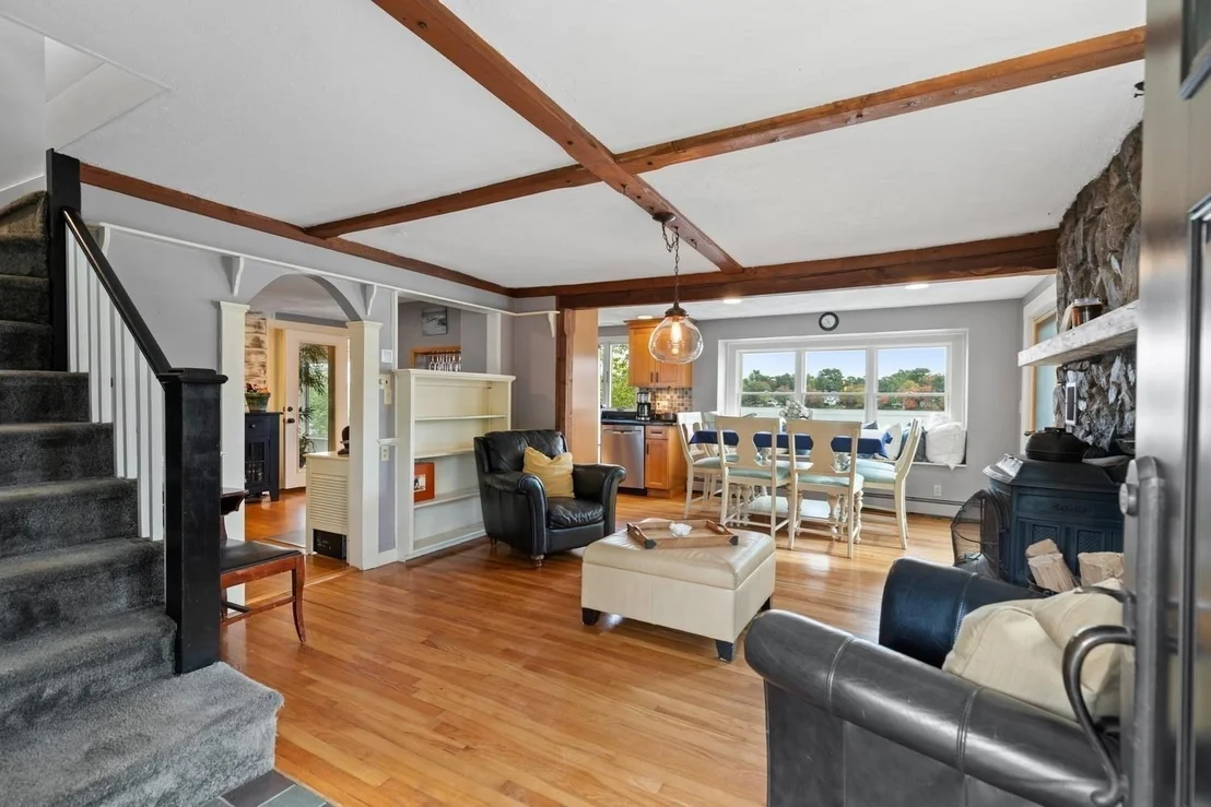Photo of 35 Lakeside Blvd