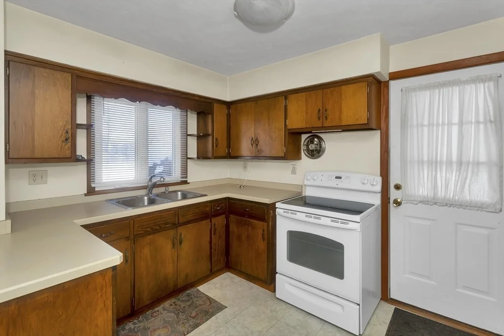 Photo of 30 Llewellyn Dr
