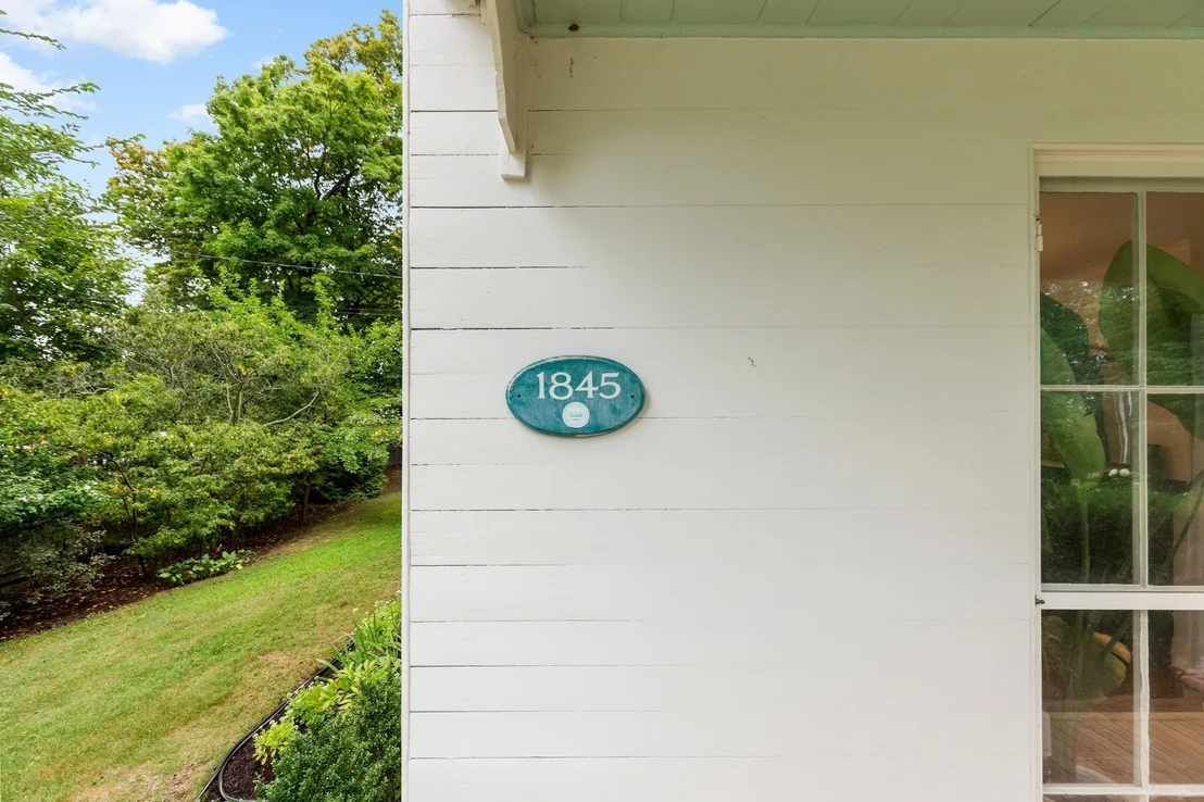 Photo of 82 Old River Place