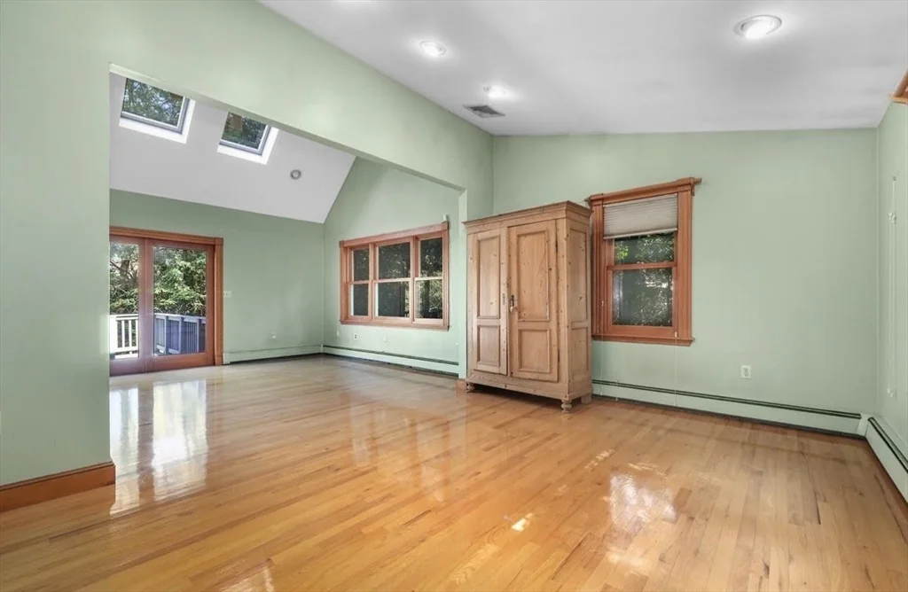 Photo of 10 Lorraine Cir