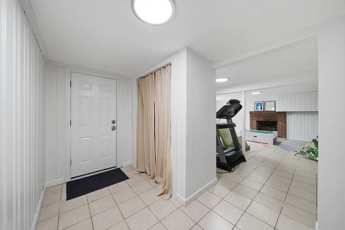 Photo of 18 Travis Dr