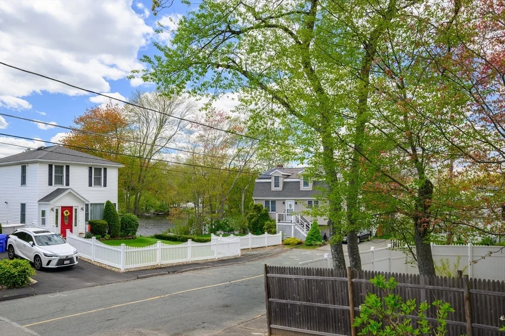 Photo of 4 Ell Rd