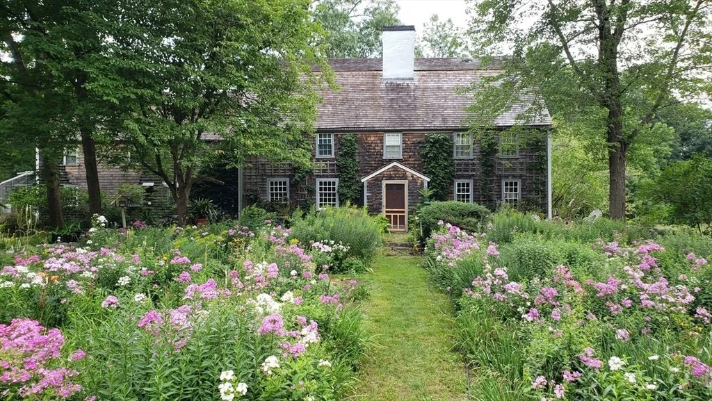 Photo of 9 Maple Street