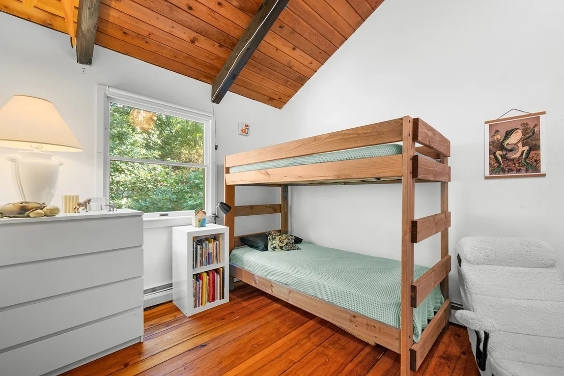 Photo of 136 N Pond Dr