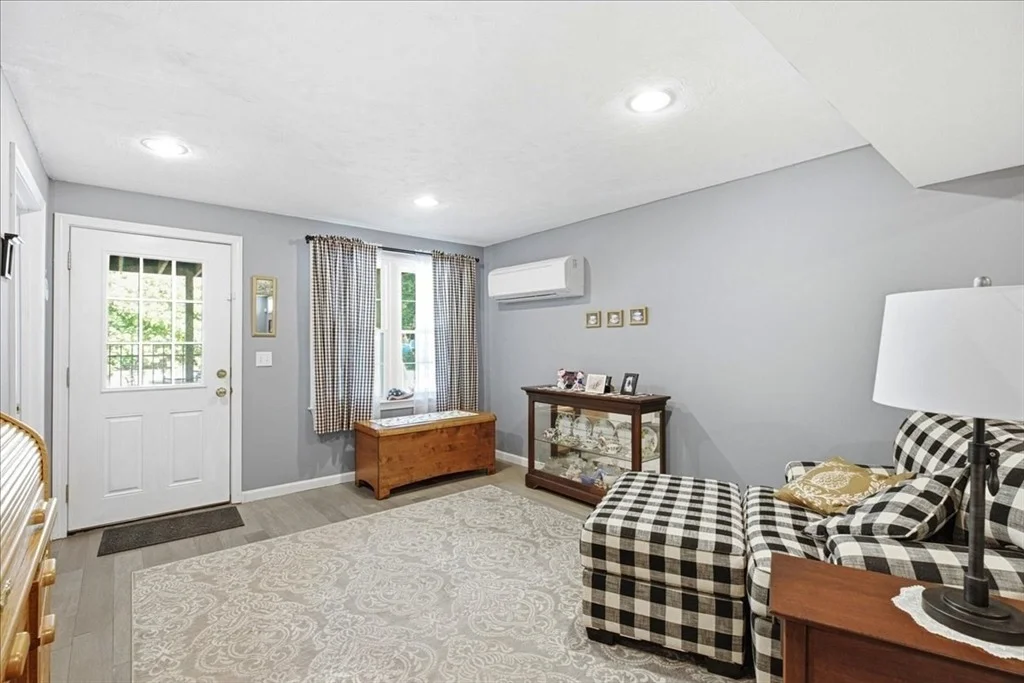 Photo of 31 Pond View Dr