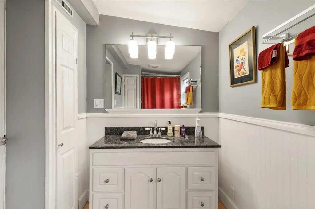 Photo of Unit 3 at 2 Pine St