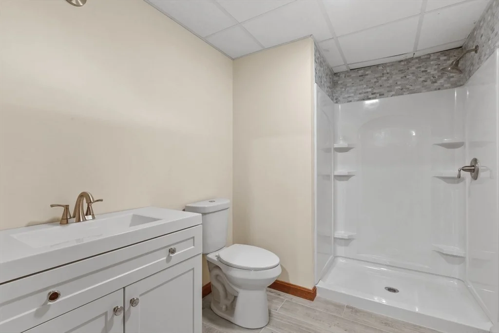 Photo of 360 N End Blvd