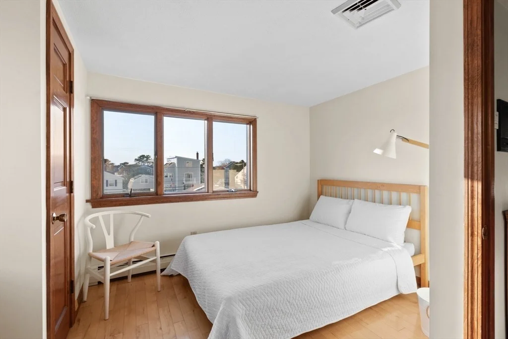 Photo of 360 N End Blvd