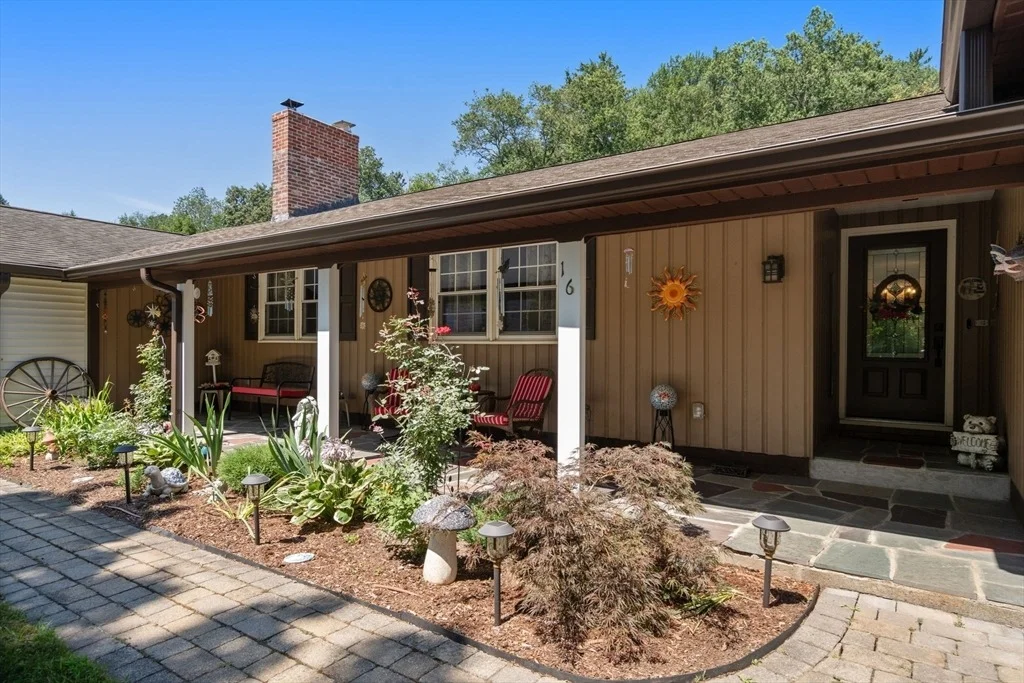 Photo of 16 Burbank Lane