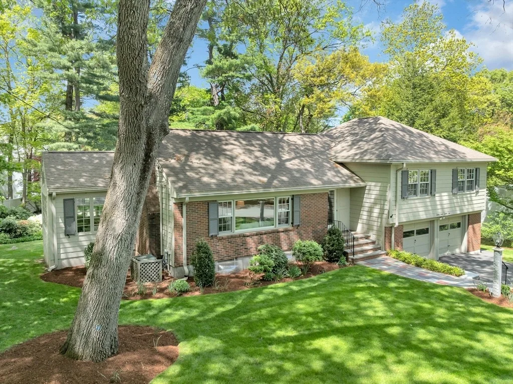 Photo of 27 Lantern Ln