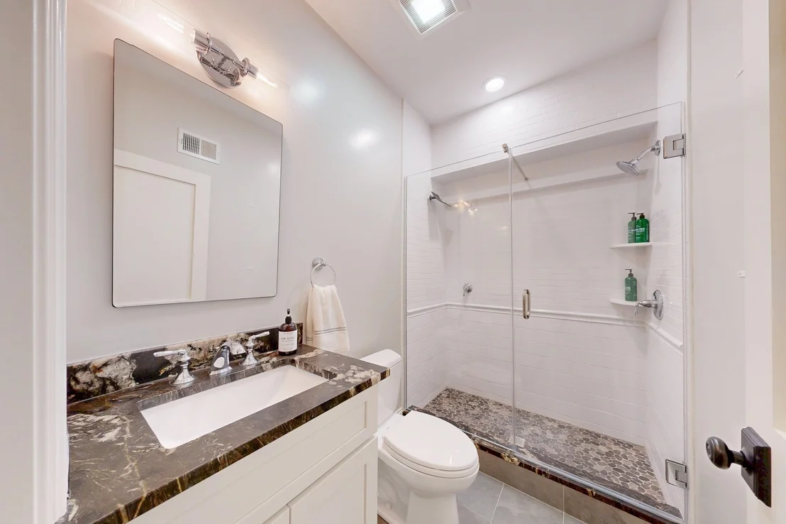 Photo of 370 Grove St