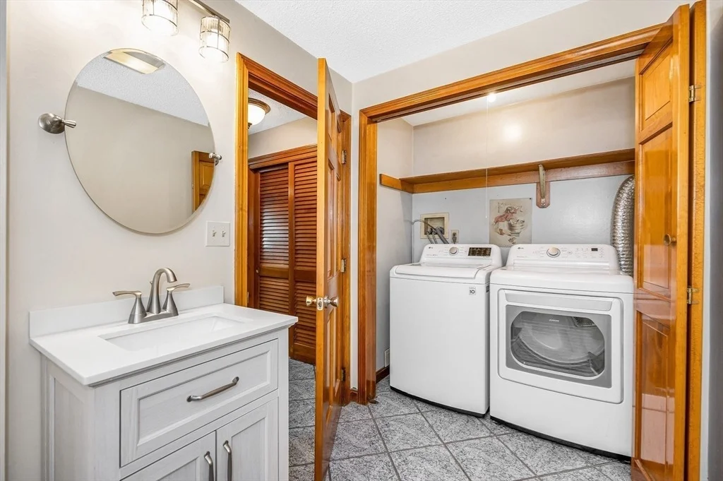 Photo of 91 Leonard Circle