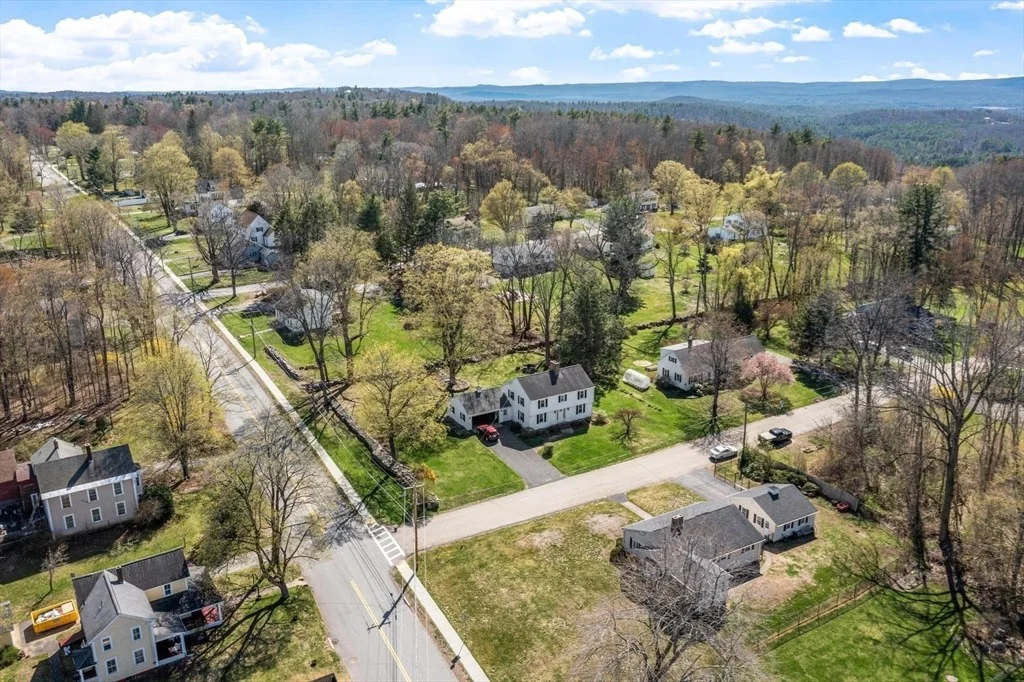 Photo of 40 Ivy Dr