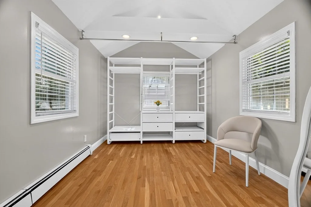 Photo of 32 Bobolink Rd