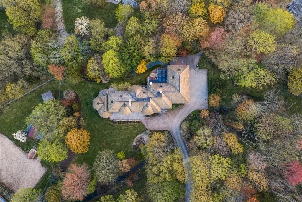 Photo of 16 Solomon Pierce Rd