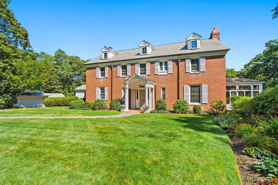 Photo of 8 Oakmount Circle