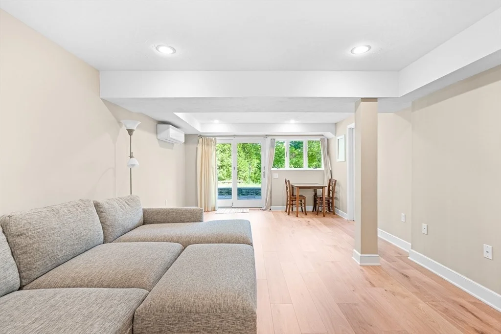 Photo of 6 Crestview Dr