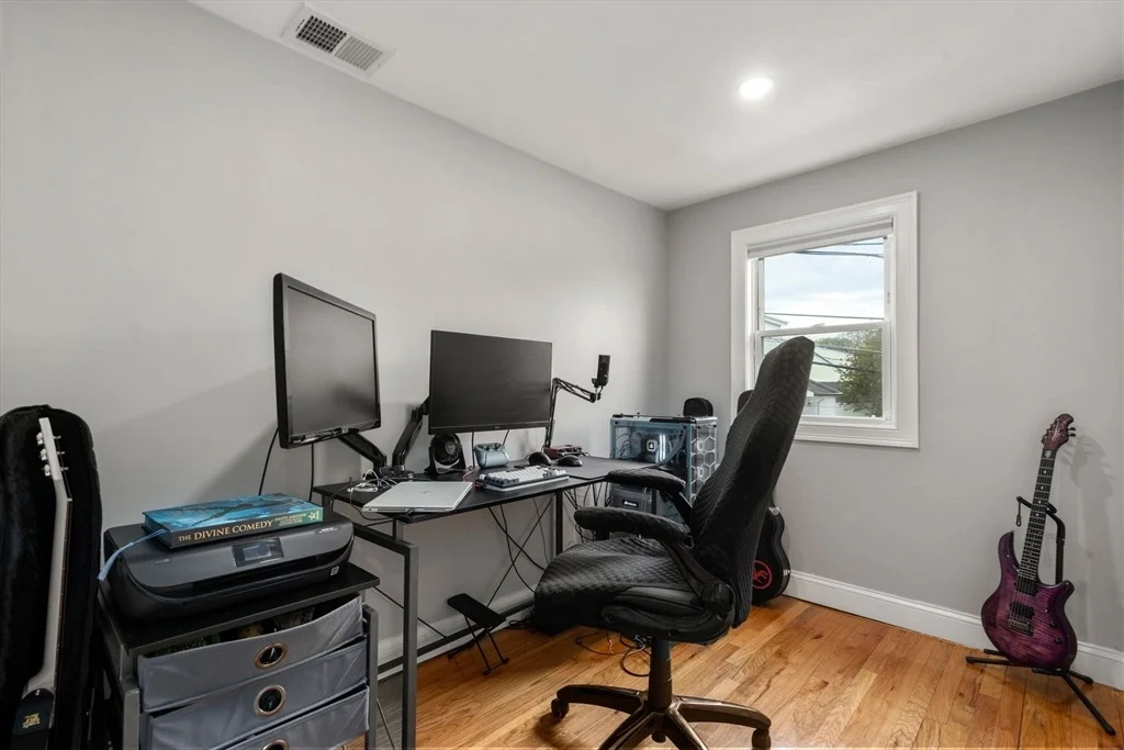 Photo of 48 Bettinson Ave