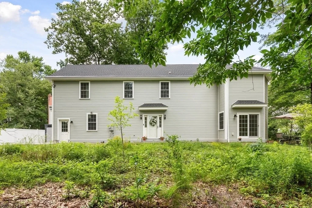 Photo of 1295 Main St