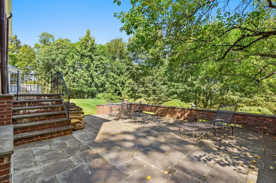 Photo of 8 Oakmount Circle