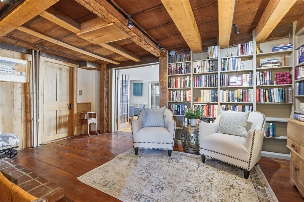 Photo of 105 Lexington Rd