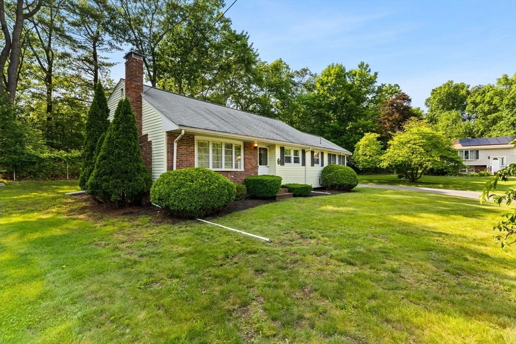 Photo of 28 Windsor Cir