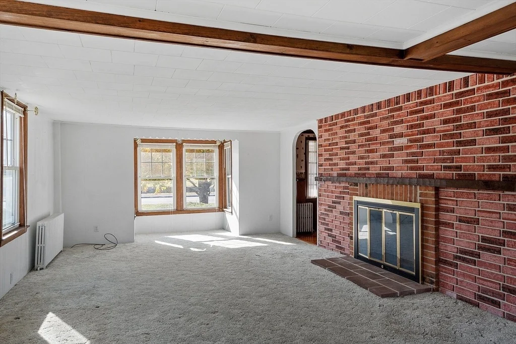 Photo of 583 W Broadway St