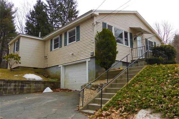 Photo of 365 River St