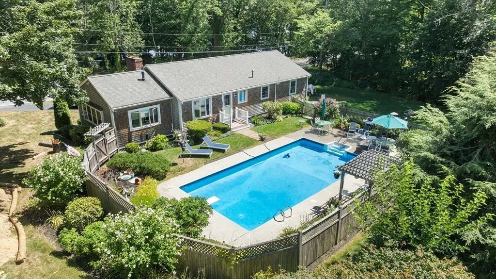 Photo of 18 River Rd