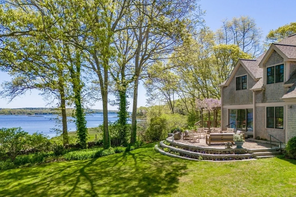 Photo of 246 River Road