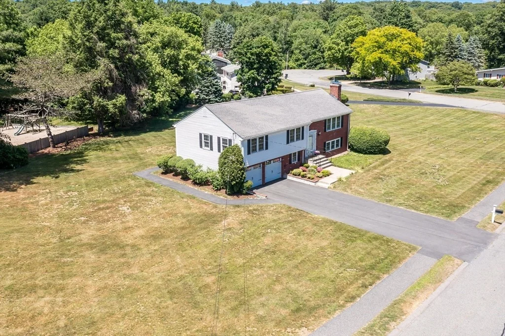 Photo of 9 Riverbend Dr