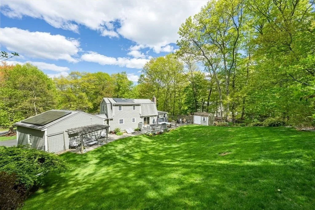 Photo of 9 Running Brook Cir