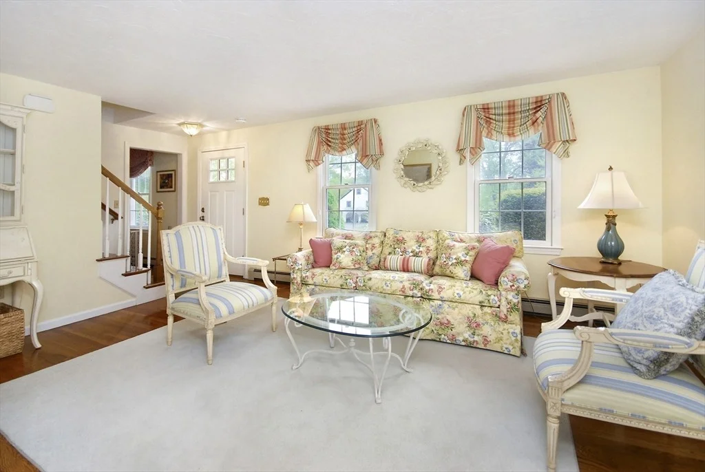 Photo of 2 Blackthorne Cir