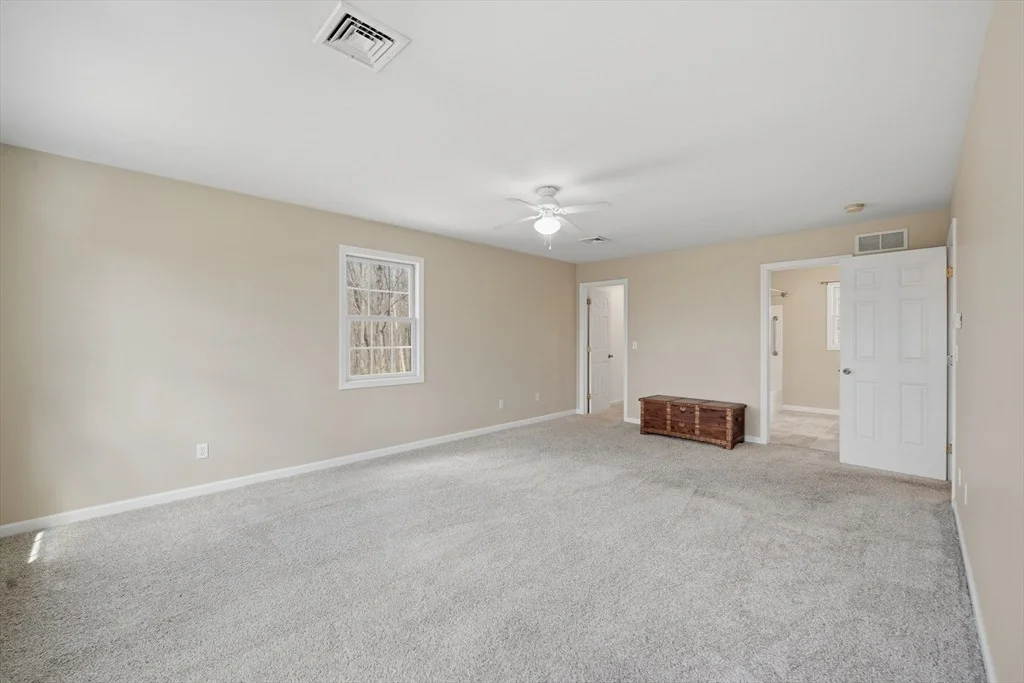Photo of 1048 Main Rd