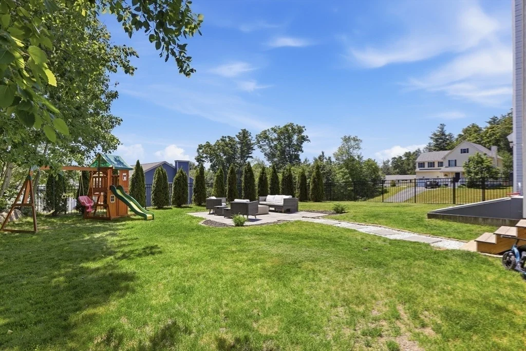 Photo of 37 Hemlock Dr