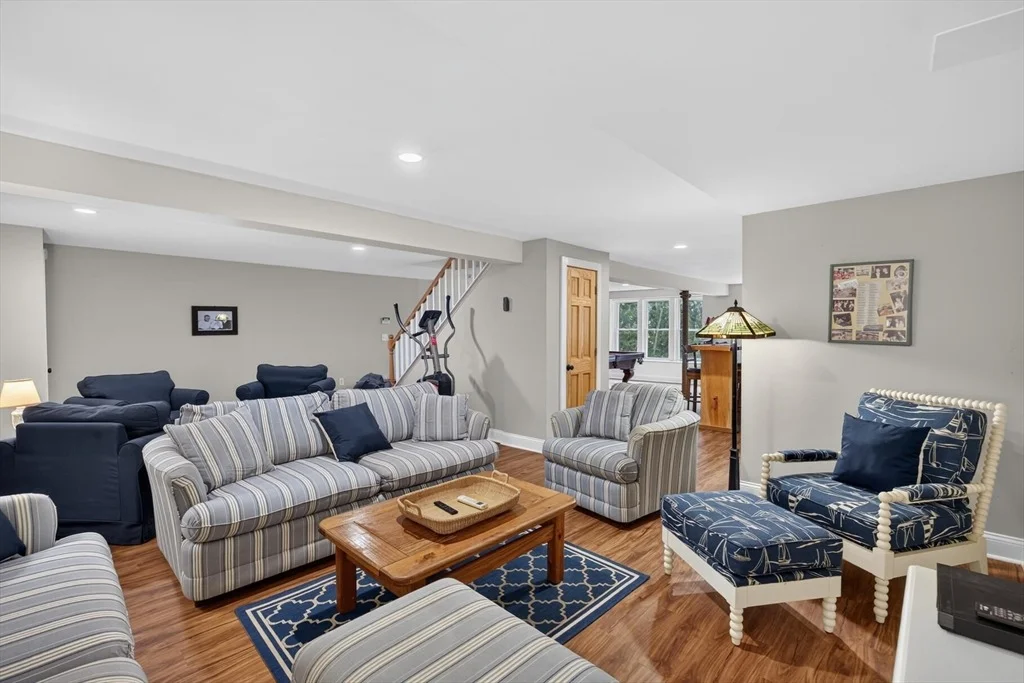 Photo of 25 Marthas Ln