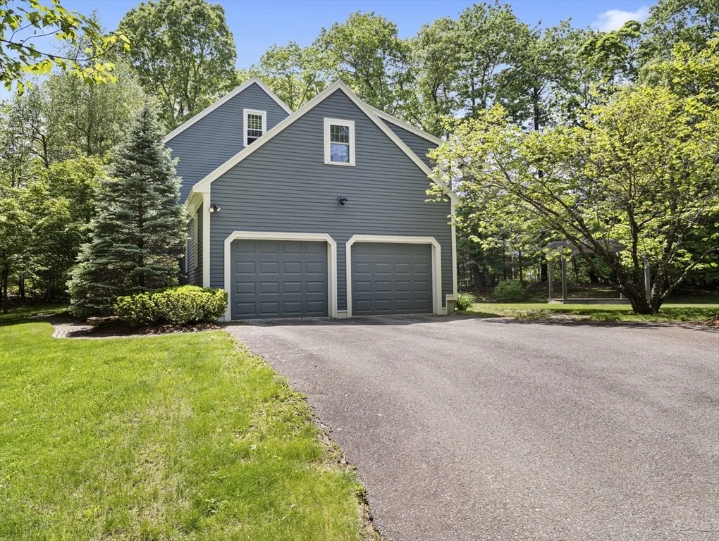 Photo of 2 Edgewood Dr