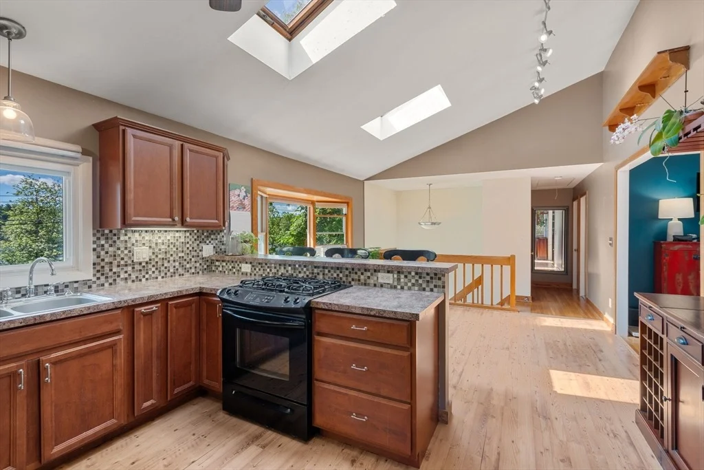 Photo of 10 Hopkinton Rd