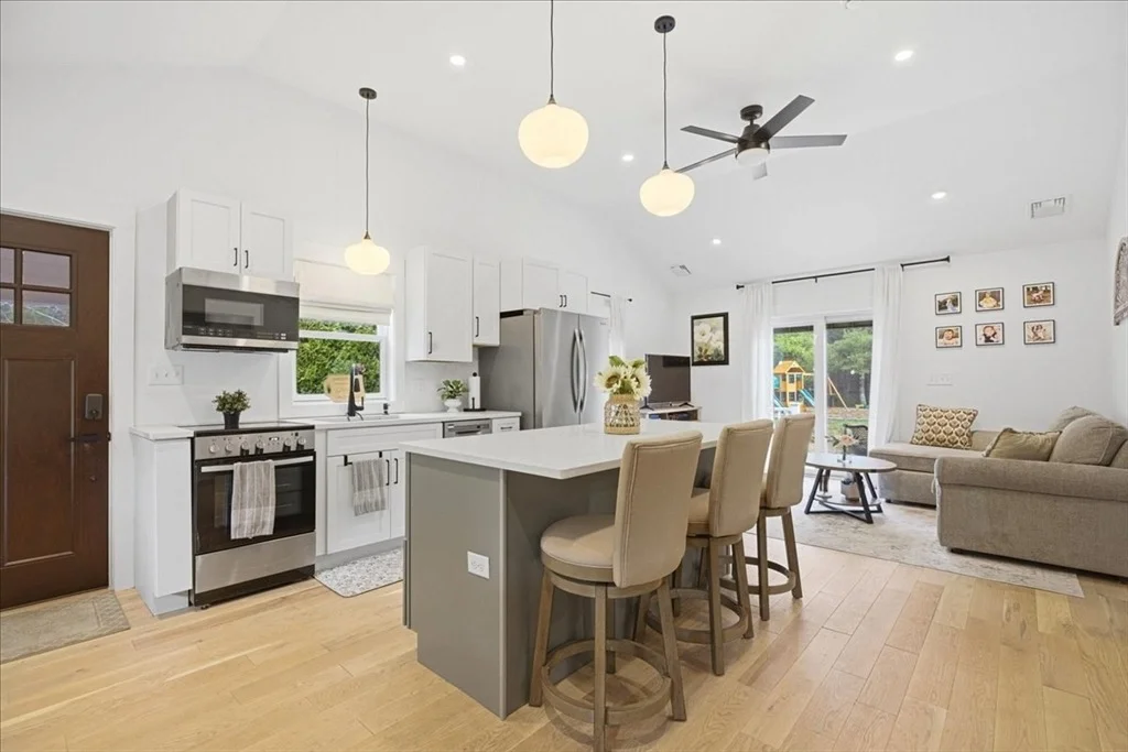 Photo of 2 Commons Dr