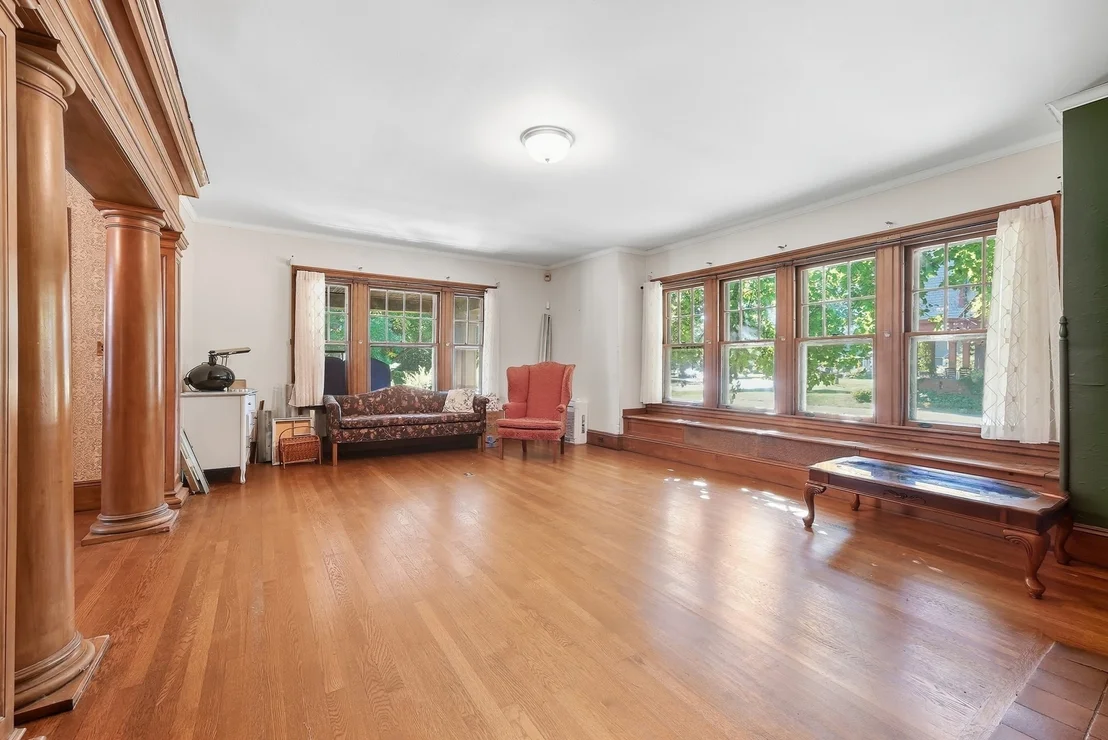 Photo of 98 Bellevue Ave