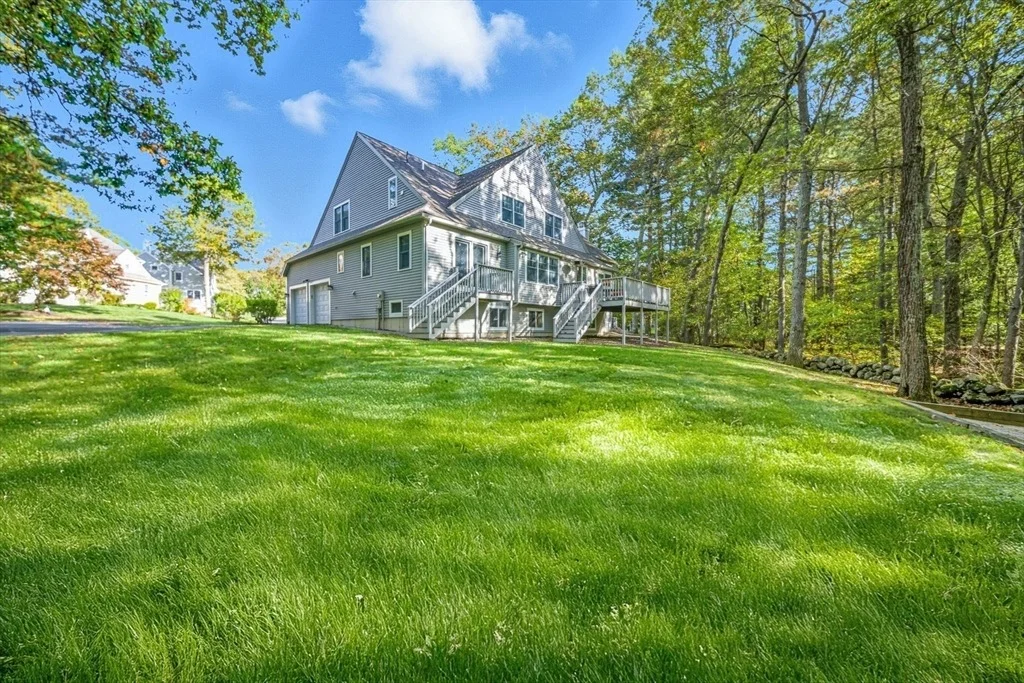 Photo of 6 Bittersweet Ln