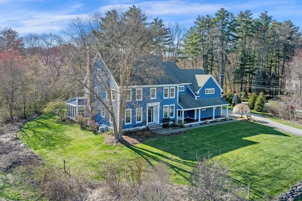 Photo of 102 River Rd