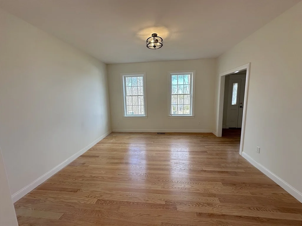 Photo of 31 Oriole Dr