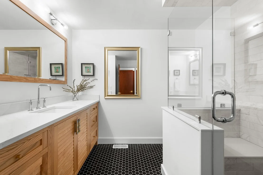 Photo of 136 N Pond Dr
