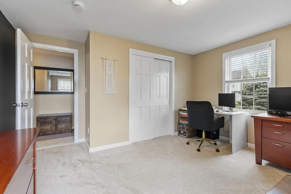 Photo of 19 Fieldstone Dr